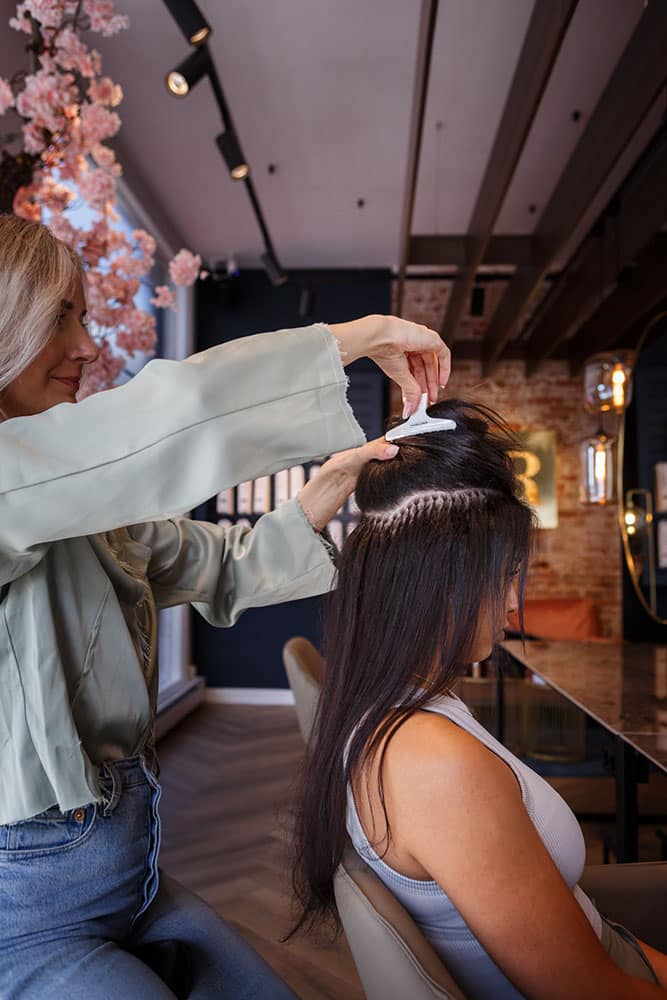 Hairextensions zetten in Den Haag
