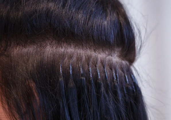 Hoe lang blijven keratine wax extensions zitten?